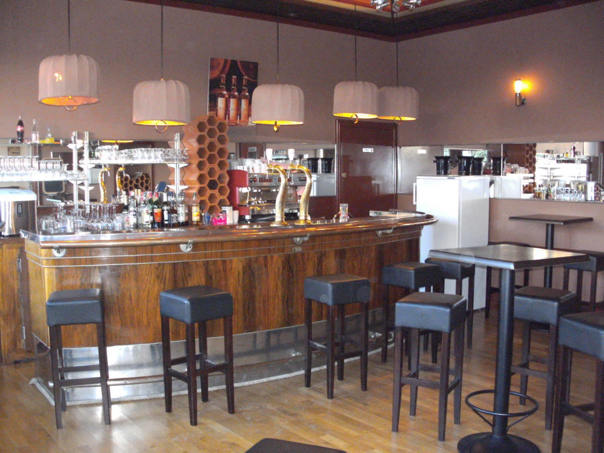 Bar Restaurant Saint Paul Hotel 2*